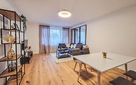 Feelhome - Design Apartment - Kitchen - Kingbed - Smart Tv